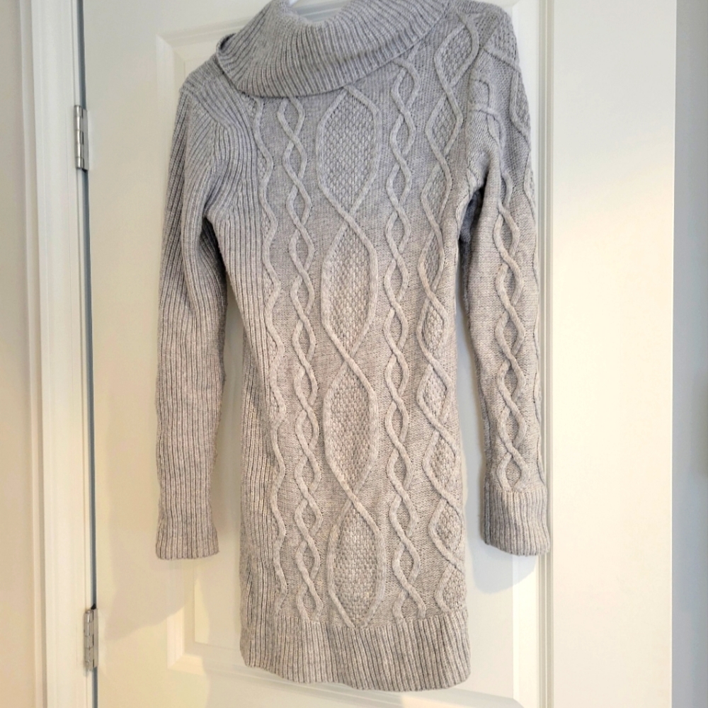 A pea in the pod gray cowl maternity sweater
